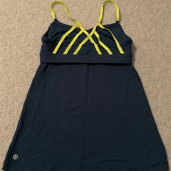 Lulu lemon top - Picture 1 of 3